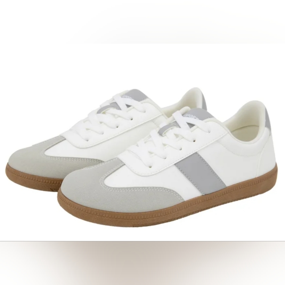 New!! J Sport Cecily Women’s Sneaker Suede White/Grey Low Top Shoes Size 6.5 NWt